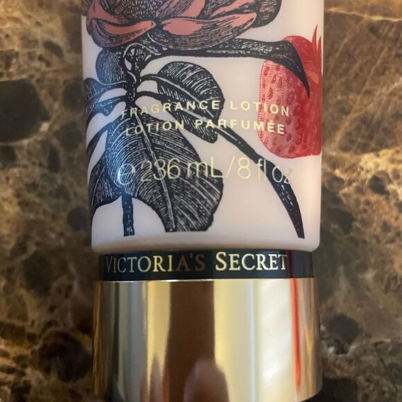 Victoria's Secret Blushing Berry Magnolia Lotion - Picture 2 of 5